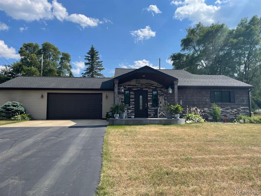 5193 Farm Road Waterford, MI 48327 - Photo 1 of 35 Gallery Image 1