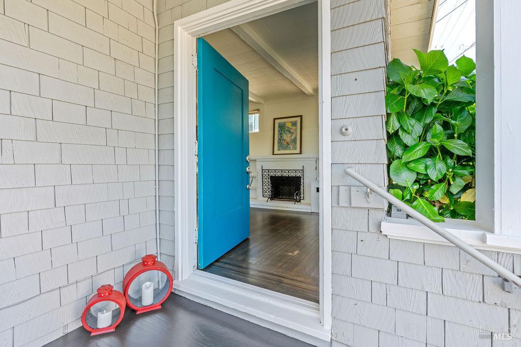411 Main Street Sausalito, CA 94965 - Photo 6 of 33 Please step inside to this warm much loved home.