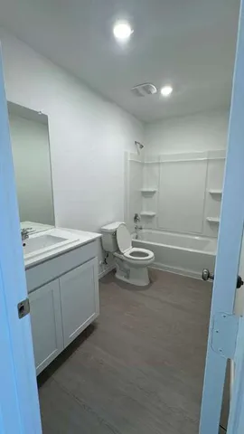 a view of empty room with window