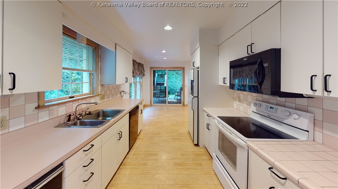904 Bird Road Charleston, WV 25314 - Photo 10 of 29 Gallery Image 10