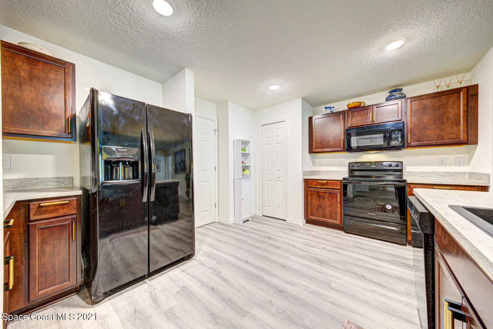 999 Commerce Road Southeast Palm Bay, FL 32909 - Photo 22 of 48 kitchen