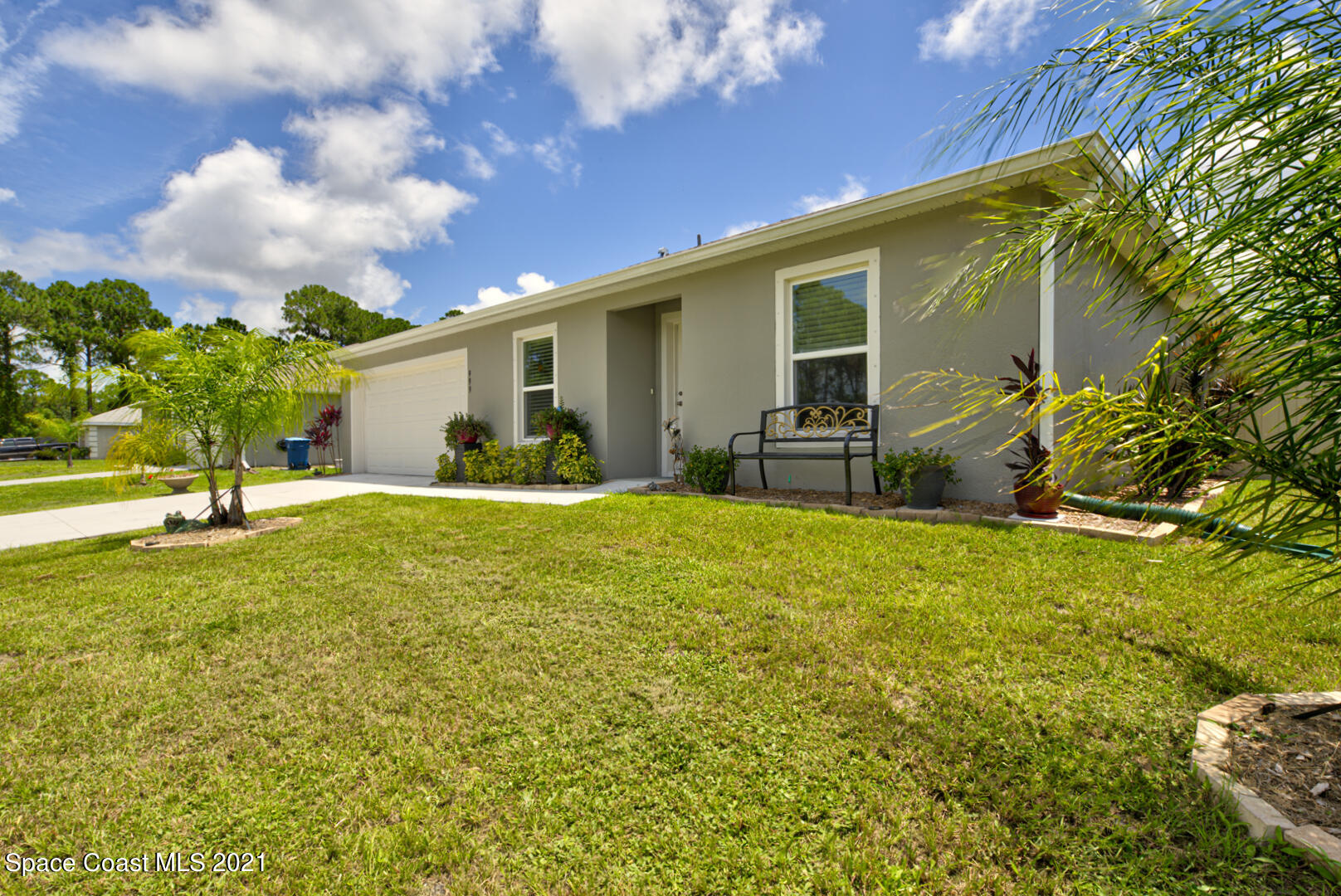 999 Commerce Road Southeast Palm Bay, FL 32909 - Photo 4 of 48 front of house right