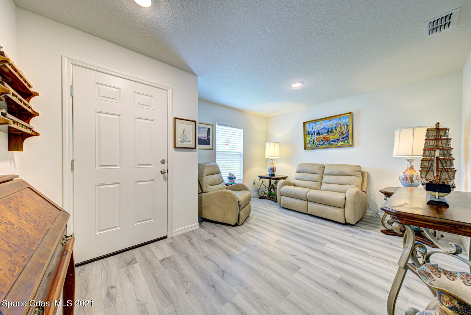 999 Commerce Road Southeast Palm Bay, FL 32909 - Photo 10 of 48 foyer & living room