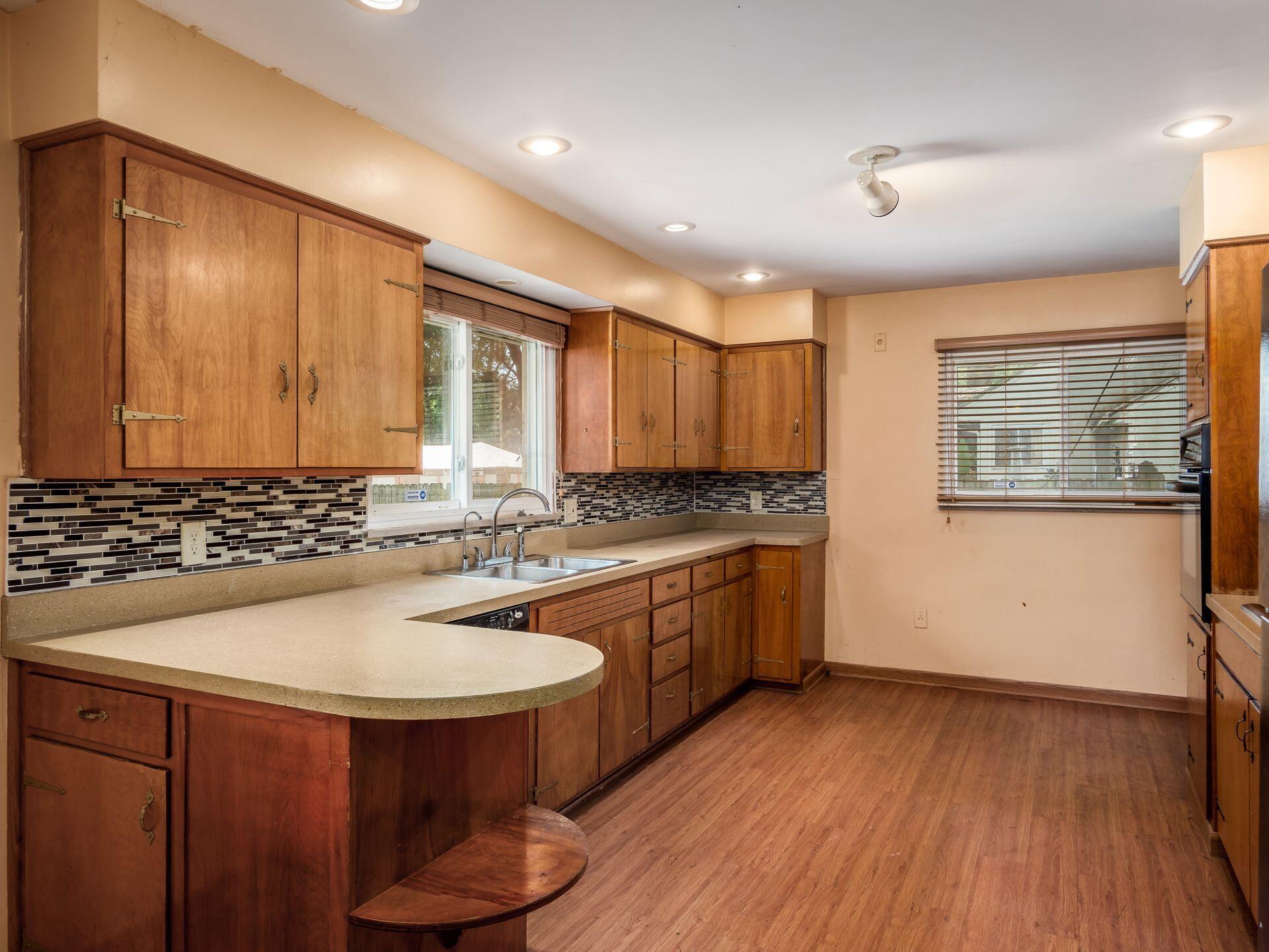 3022 Courtright Road Columbus, OH 43232 - Photo 11 of 41 Kitchen