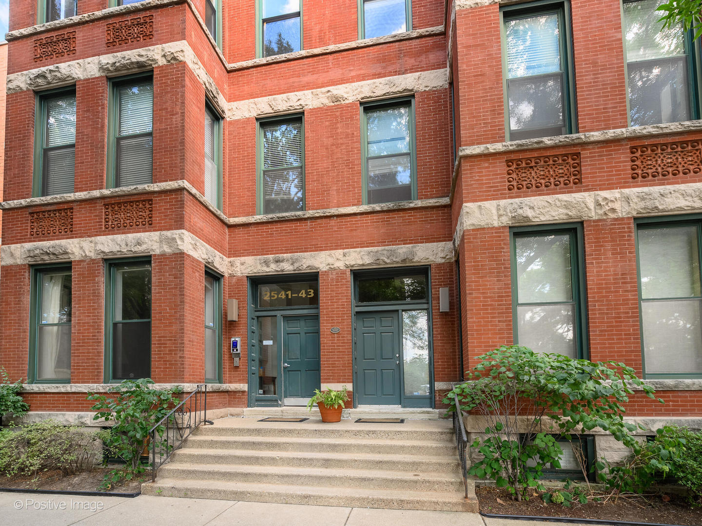 2543 North Racine Avenue, Unit 3N Chicago, IL 60614 - Photo 2 of 25 front view of a building