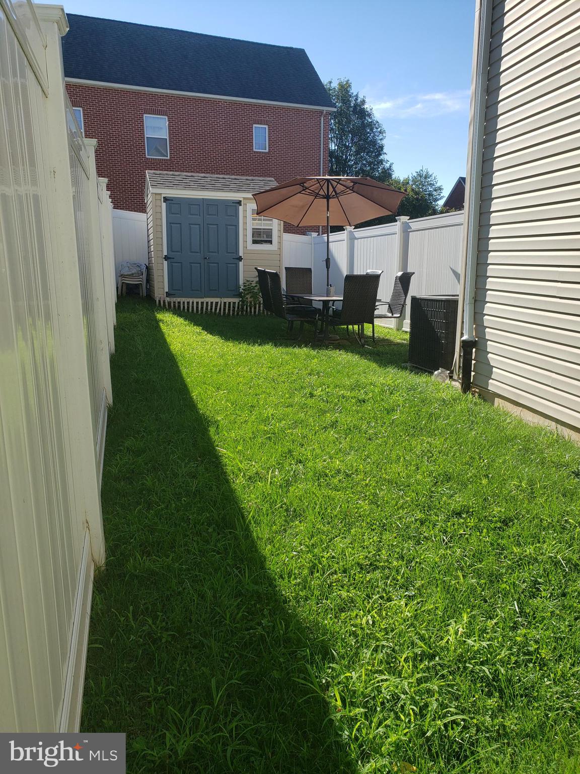 3718 Merrick Road Philadelphia, PA 19129 - Photo 32 of 44 Side yard w Privacy fence