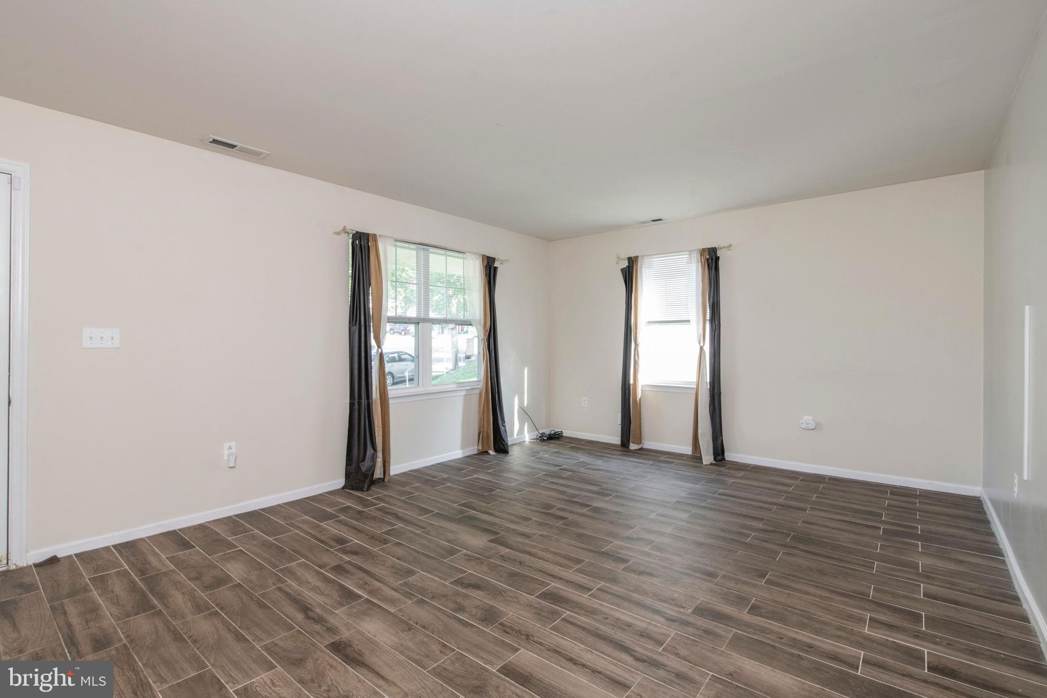 3718 Merrick Road Philadelphia, PA 19129 - Photo 6 of 44 Living Room 3