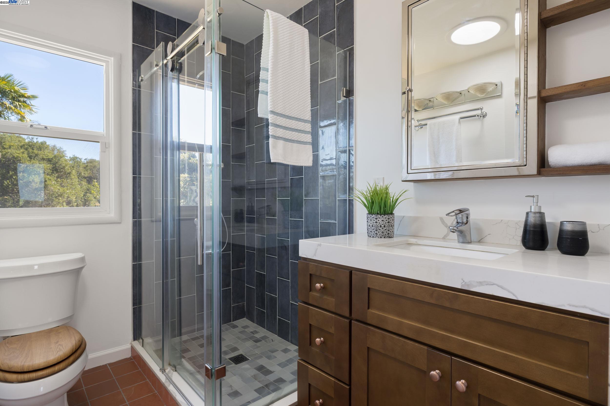 8802 Seneca Street Oakland, CA 94605 - Photo 11 of 30