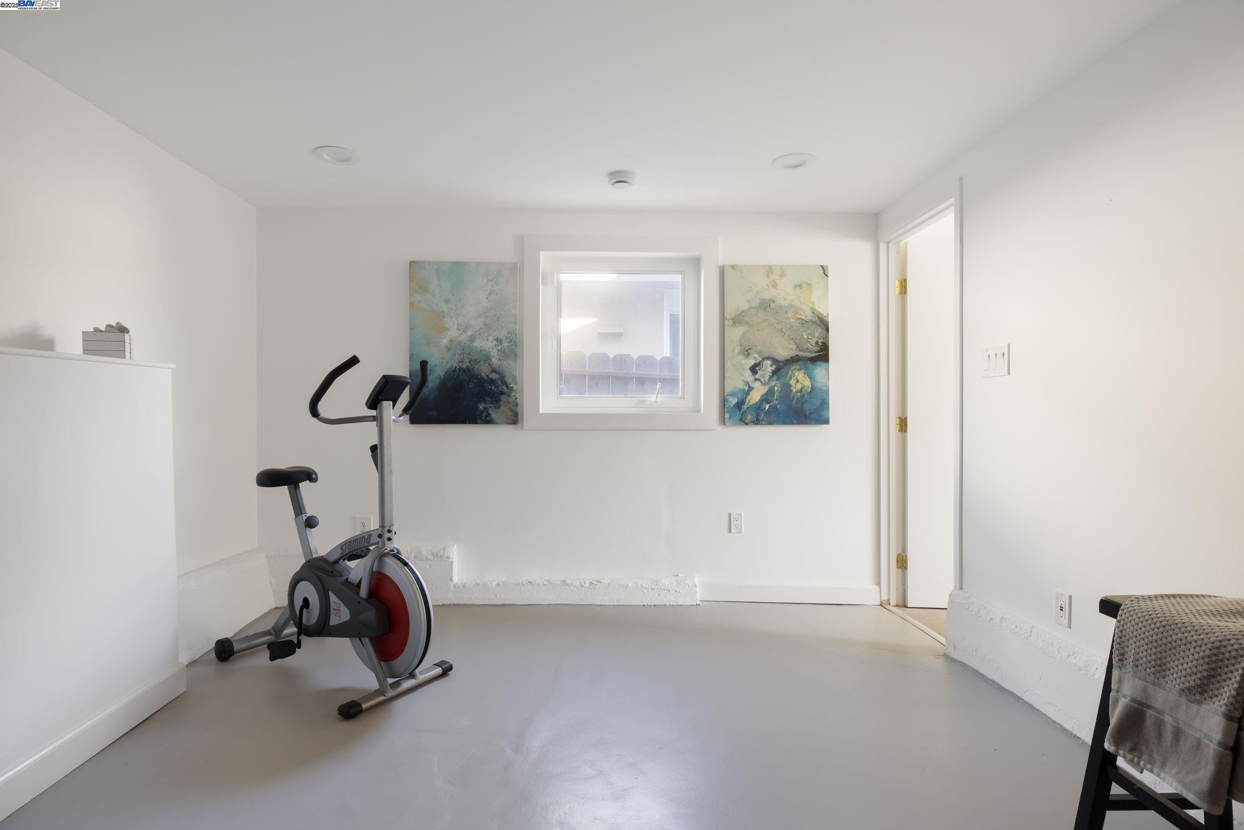 8802 Seneca Street Oakland, CA 94605 - Photo 16 of 30