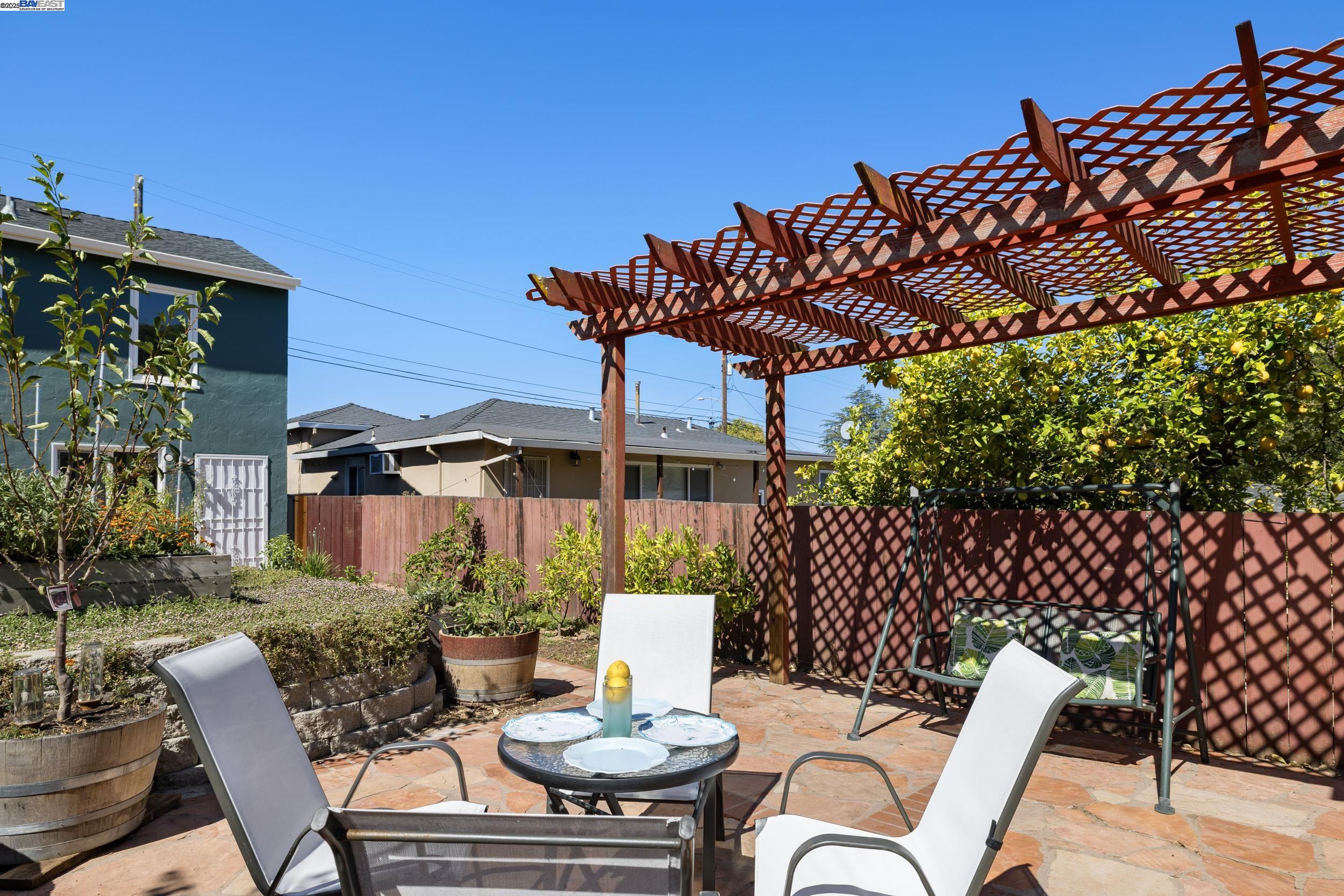 8802 Seneca Street Oakland, CA 94605 - Photo 23 of 30