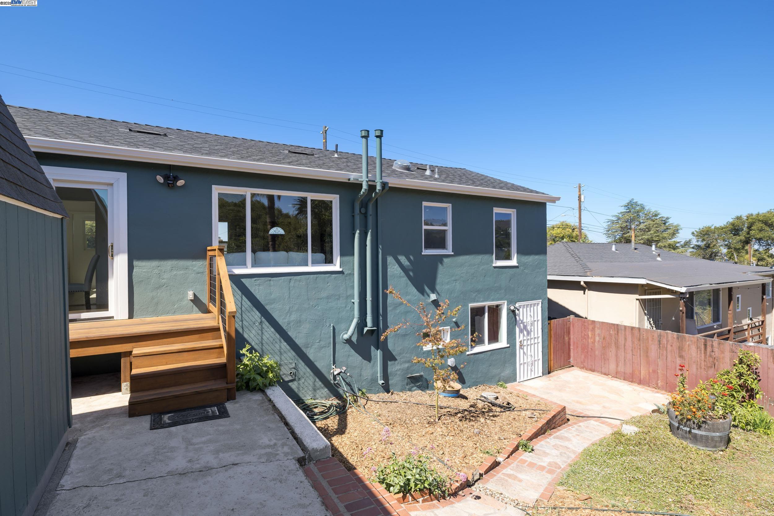 8802 Seneca Street Oakland, CA 94605 - Photo 25 of 30