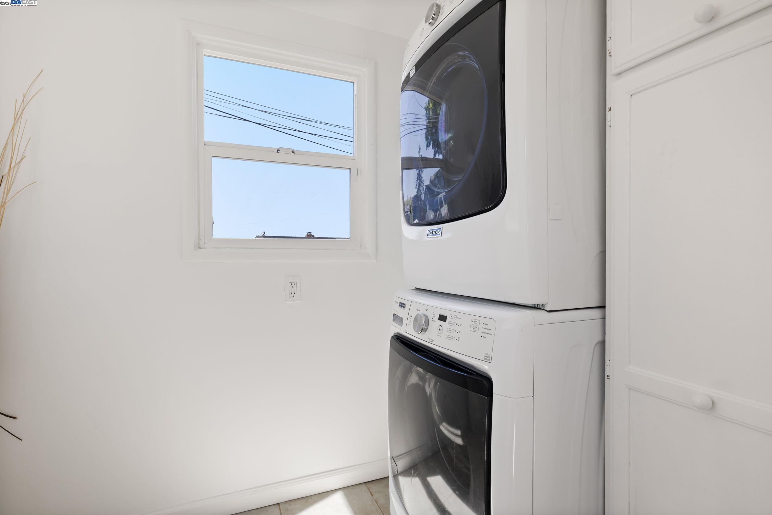 8802 Seneca Street Oakland, CA 94605 - Photo 6 of 30