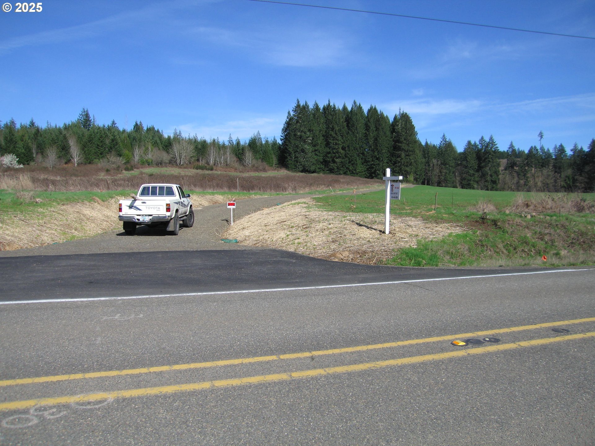 0 Northwest Dairy Creek Road North Plains, OR 97133 - Photo 2 of 14 a view of a road with a yard