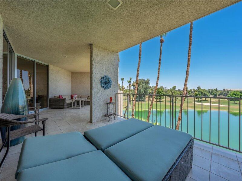 900 Island Drive, Unit 503 Rancho Mirage, CA 92270 - Photo 9 of 31 a living room with furniture