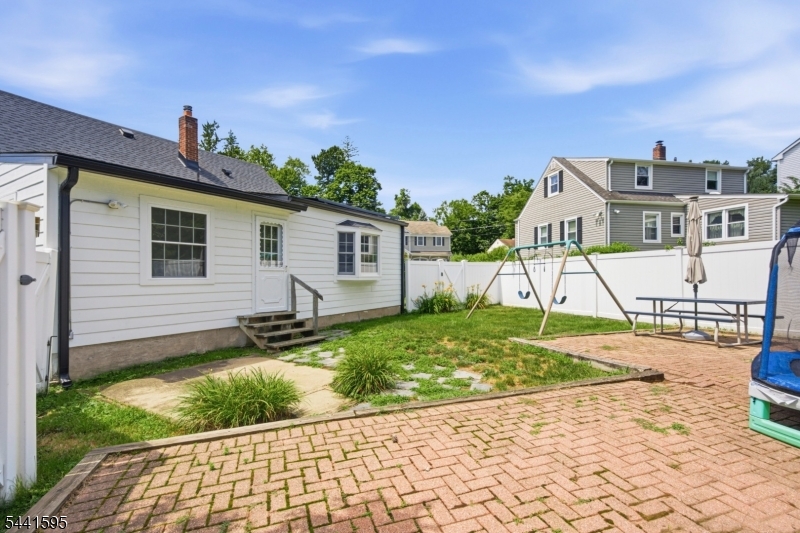 52 Hamilton Street Madison, NJ 07940 - Photo 24 of 34