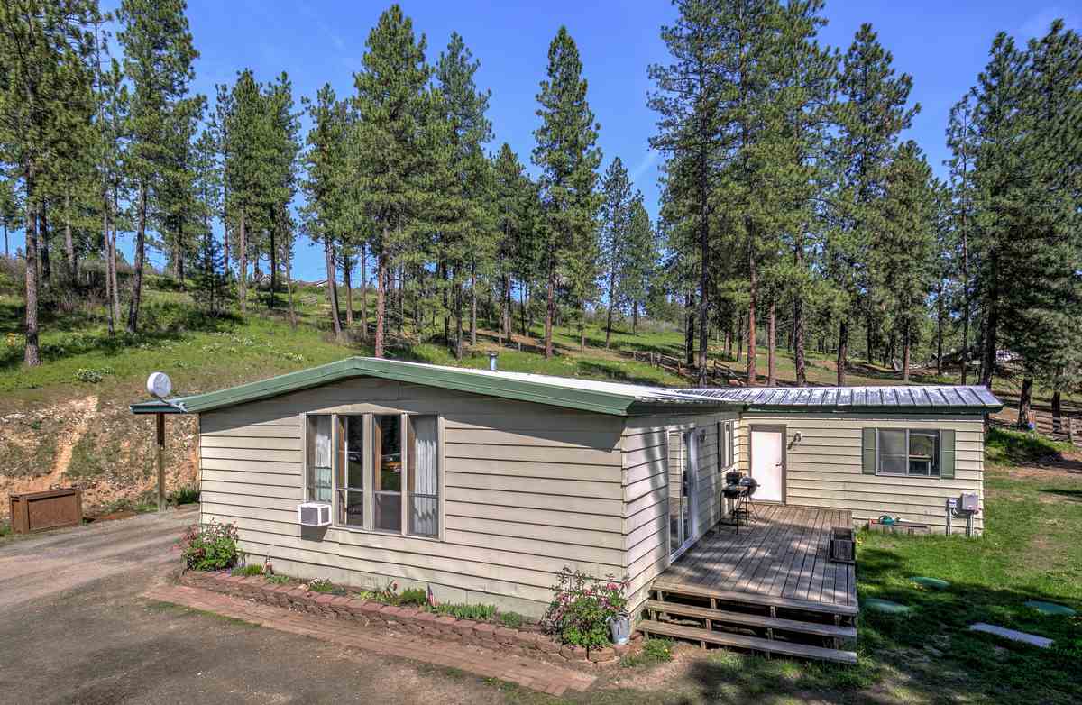 15515 East Temple Road Spokane, WA 99217 - Photo 1 of 20