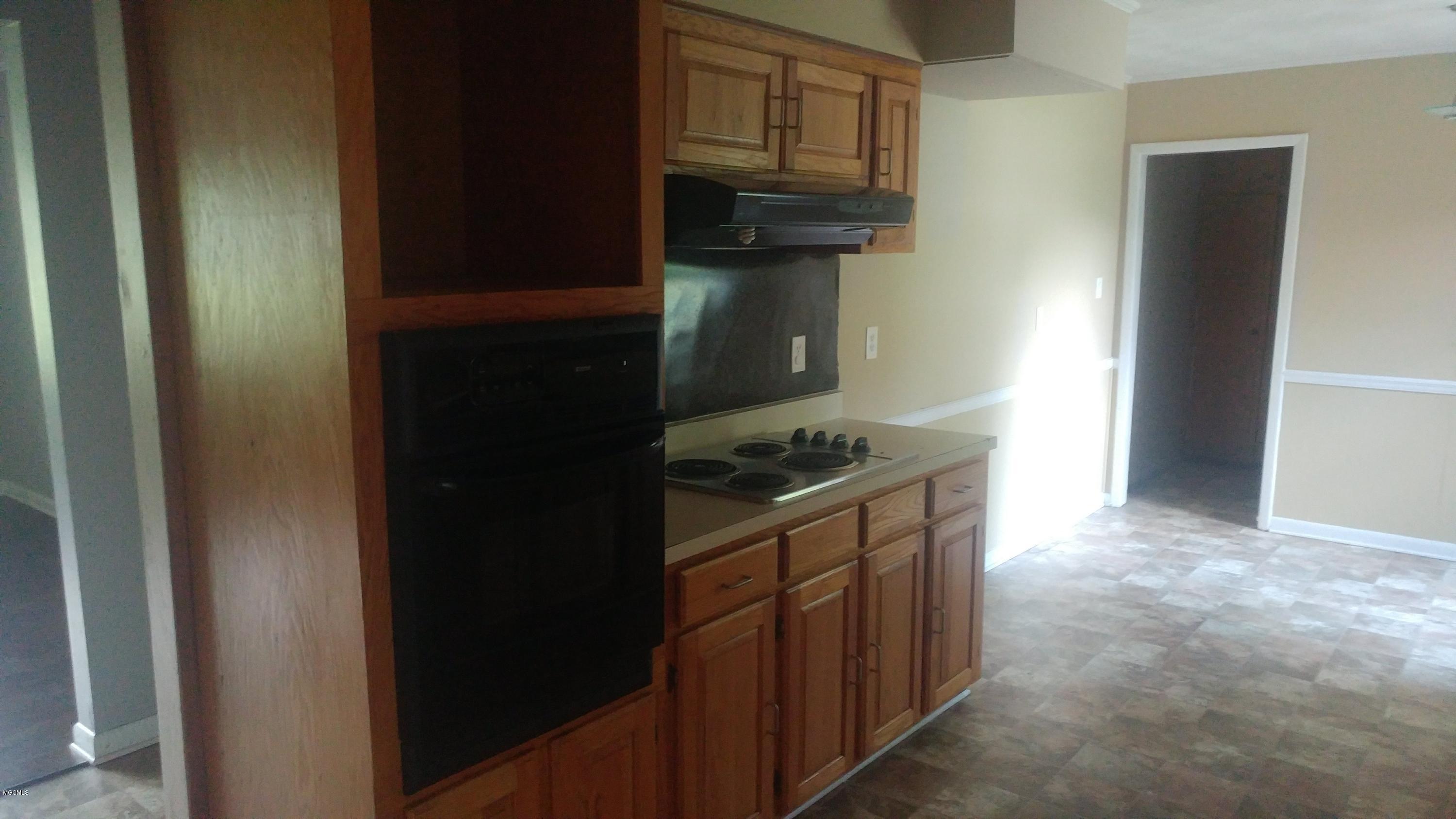11192 Klein Road Gulfport, MS 39503 - Photo 8 of 21 20180327_172759