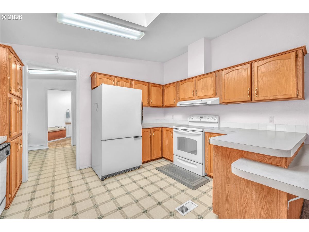 1949 Southeast Palmquist Road, Unit 121 Gresham, OR 97080 - Photo 9 of 31