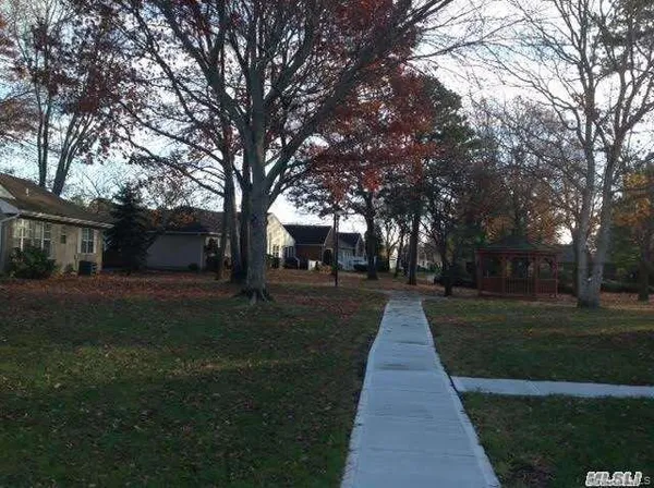 $469,990 | 71 Revere Drive, Sayville, NY 11782