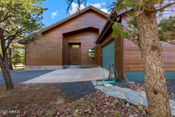 $659,000 | 2758 Caguar Circle, Overgaard, AZ 85933