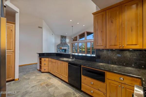 $659,000 | 2758 Caguar Circle, Overgaard, AZ 85933