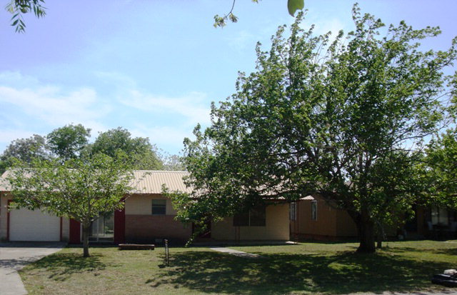 815 6th Street Blanco, TX 78606 - Photo 1 of 3 Main View
