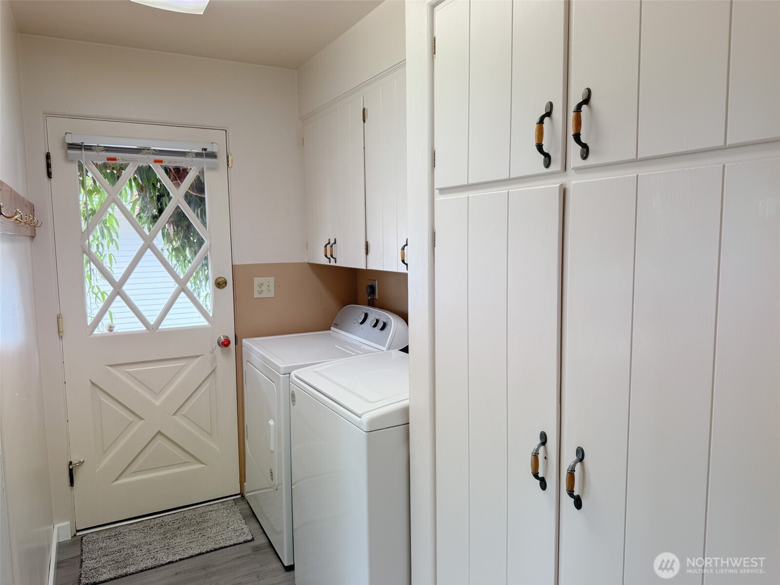 126 West 6th Street Port Angeles, WA 98362 - Photo 11 of 40 a utility room with dryer and washer