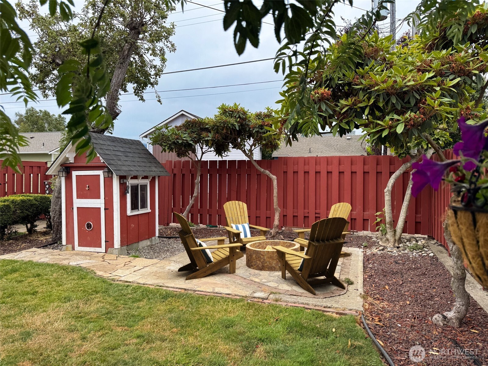 126 West 6th Street Port Angeles, WA 98362 - Photo 33 of 40 a backyard of a house with table and chairs