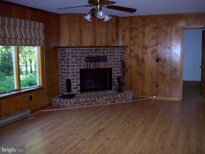 272 Nottingham Road Elkton, MD 21921 - Photo 9 of 14 Living Room