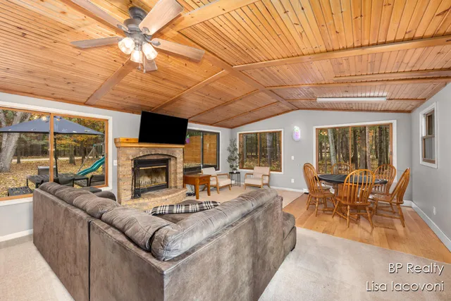 $329,900 | 9103 Walnut Grove, Stanwood, MI 49346