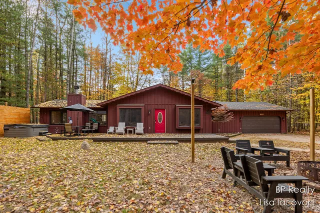 $329,900 | 9103 Walnut Grove, Stanwood, MI 49346