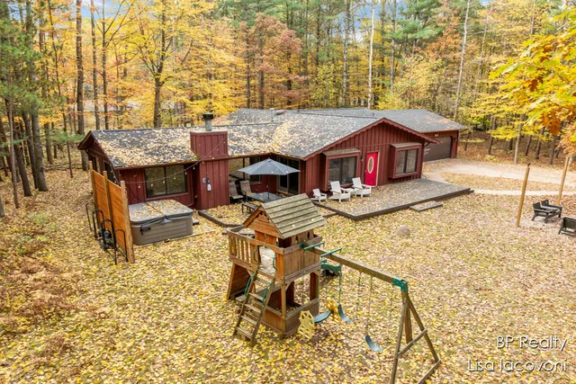 $329,900 | 9103 Walnut Grove, Stanwood, MI 49346