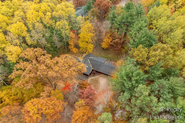 $329,900 | 9103 Walnut Grove, Stanwood, MI 49346