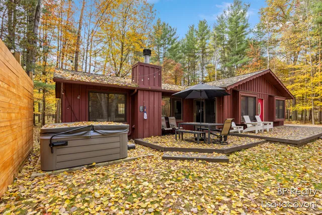 $329,900 | 9103 Walnut Grove, Stanwood, MI 49346