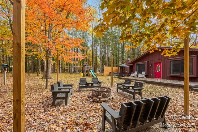 $329,900 | 9103 Walnut Grove, Stanwood, MI 49346