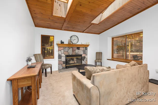 $329,900 | 9103 Walnut Grove, Stanwood, MI 49346