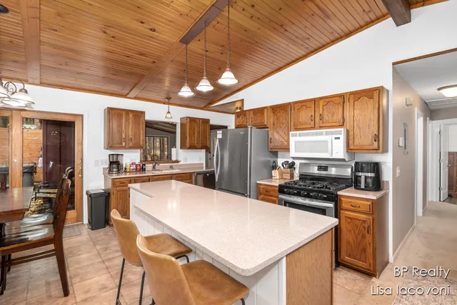 $329,900 | 9103 Walnut Grove, Stanwood, MI 49346