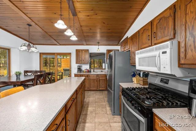 $329,900 | 9103 Walnut Grove, Stanwood, MI 49346