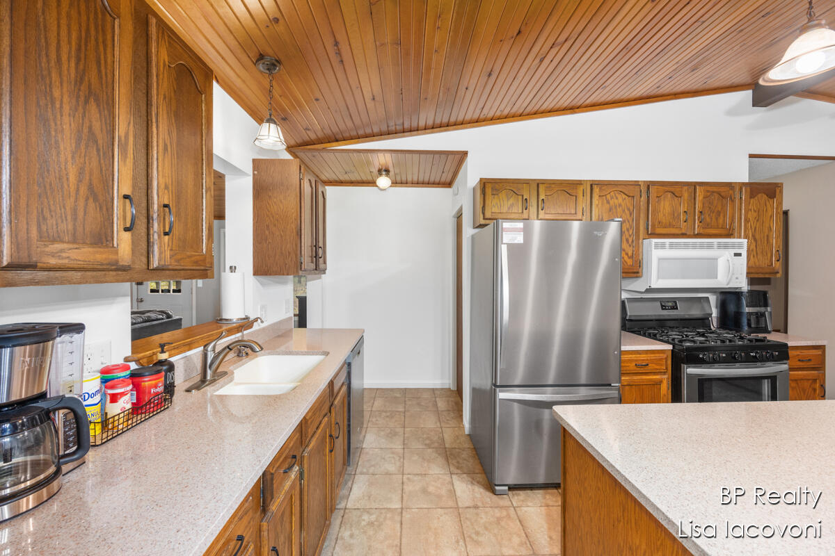 9103 Walnut Grove Stanwood, MI 49346 - Photo 10 of 36 IMG_1008