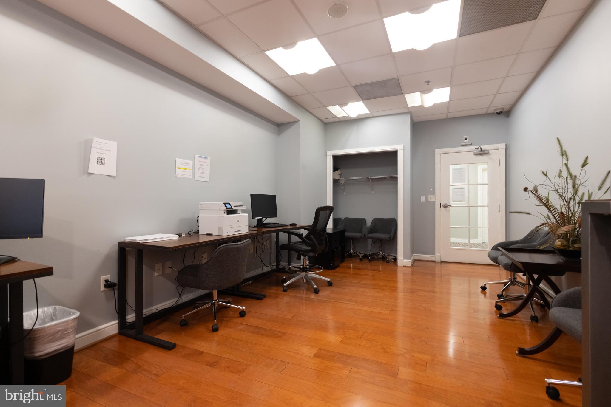 2726 Gallows Road, Unit 1011 Vienna, VA 22180 - Photo 23 of 35