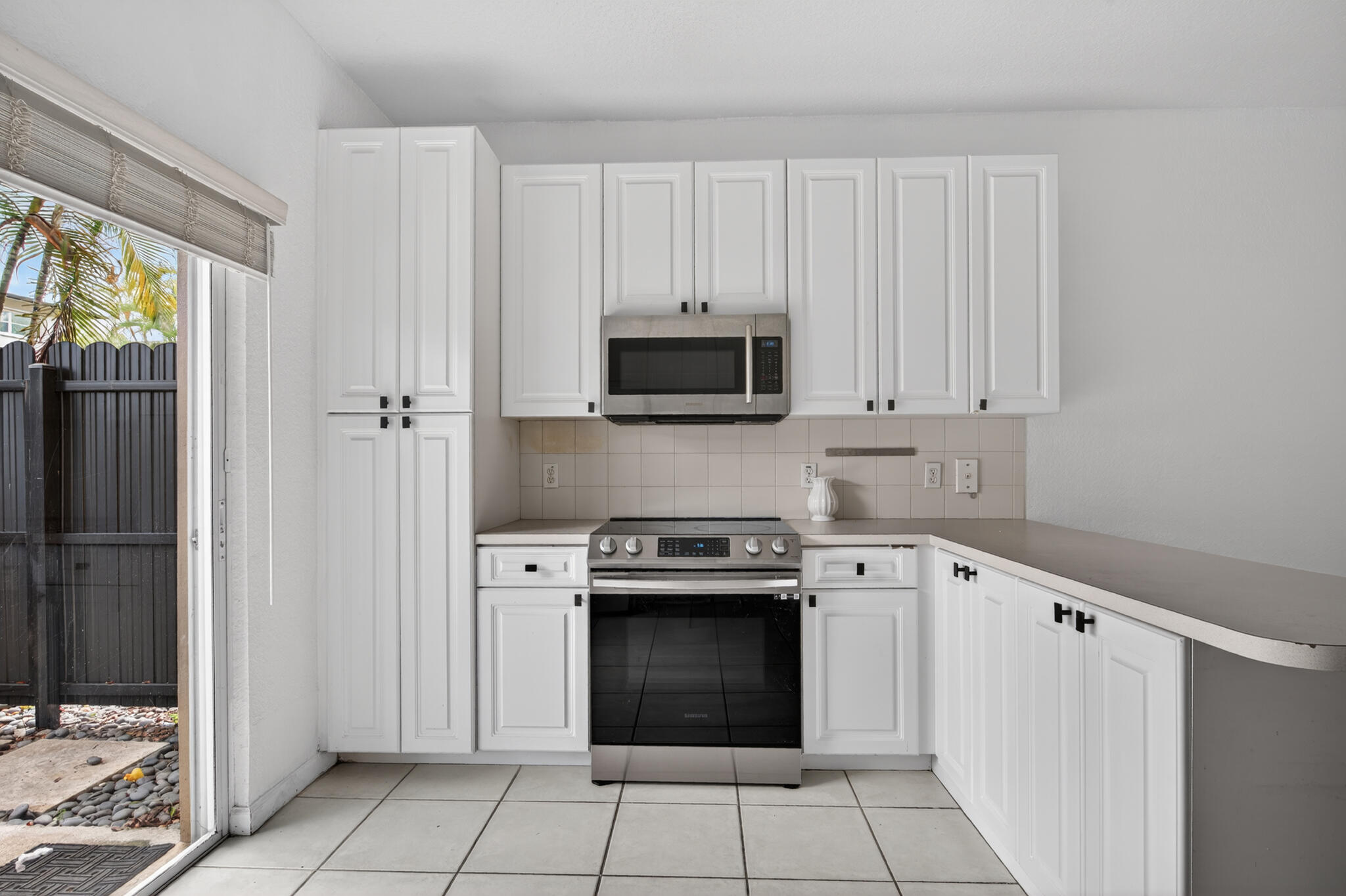 4902 Washington Street, Unit 4 Hollywood, FL 33021 - Photo 8 of 14 8 2