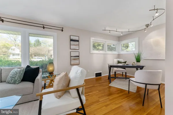 $640,000 | 6601 Cavalier Drive, Alexandria, VA 22307