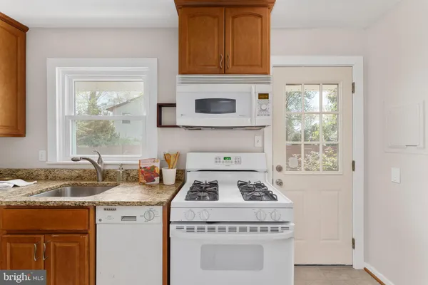 $640,000 | 6601 Cavalier Drive, Alexandria, VA 22307
