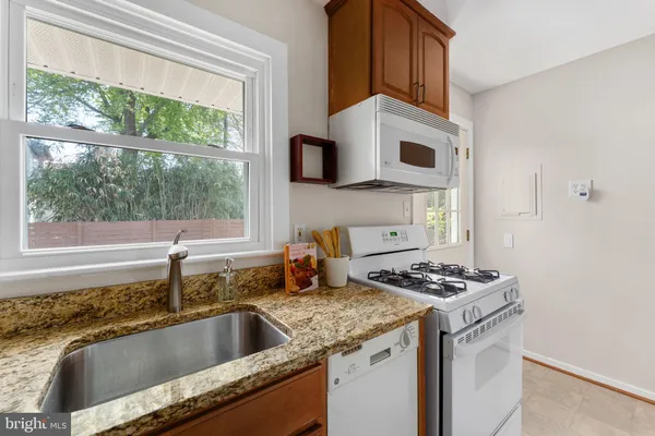 $640,000 | 6601 Cavalier Drive, Alexandria, VA 22307