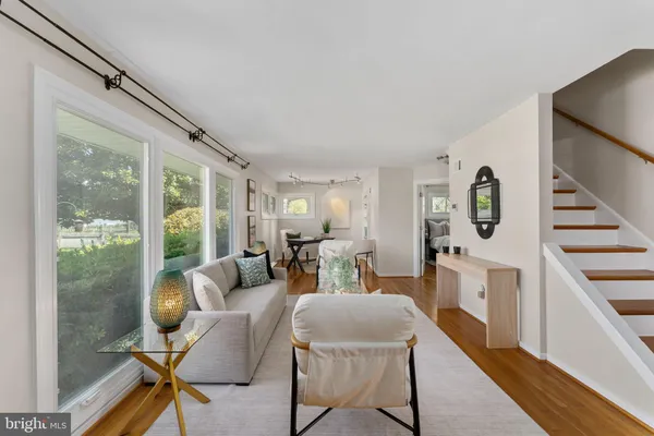 $640,000 | 6601 Cavalier Drive, Alexandria, VA 22307