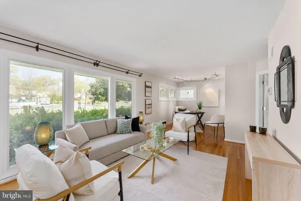 $640,000 | 6601 Cavalier Drive, Alexandria, VA 22307