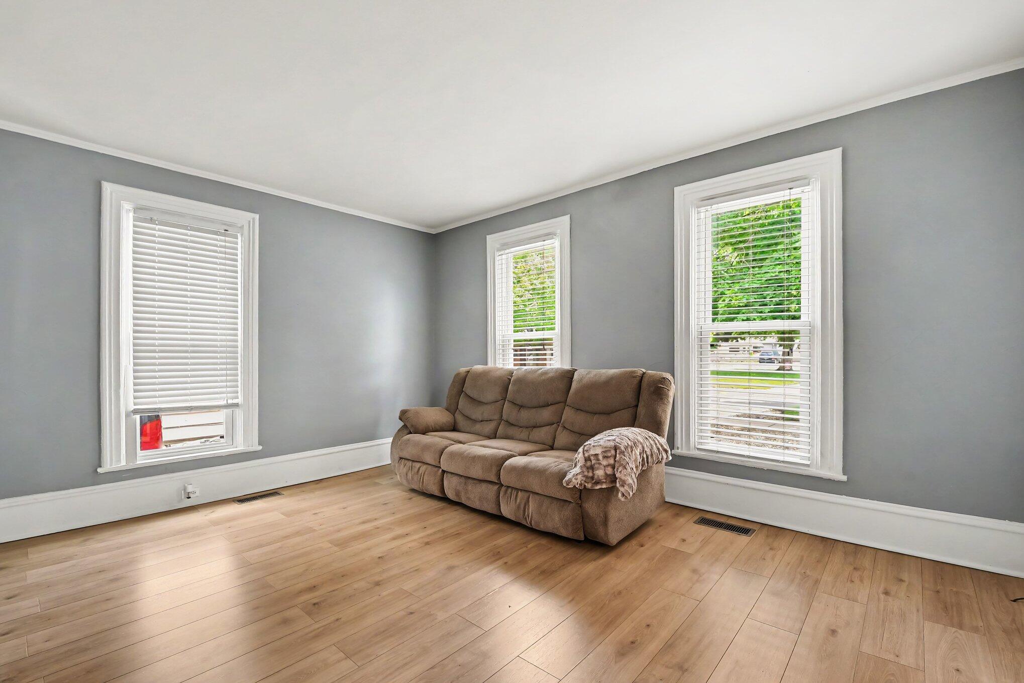 311 South Bridge Street Belding, MI 48809 - Photo 5 of 17 005_file_4072