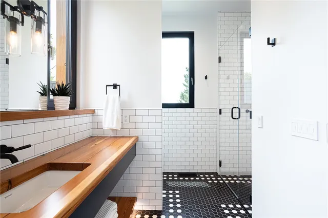 $6,995,000 | 451 Seapowet Avenue, Tiverton, RI 02878