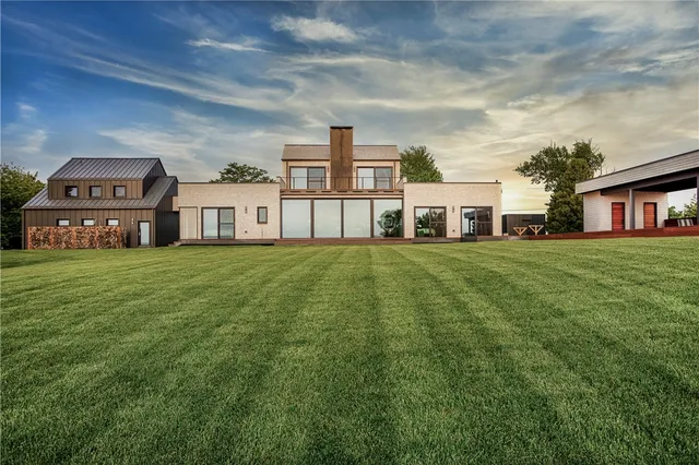 $6,995,000 | 451 Seapowet Avenue, Tiverton, RI 02878