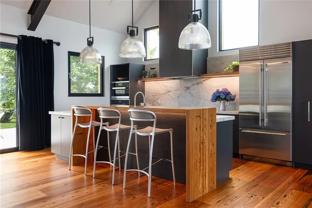 $6,995,000 | 451 Seapowet Avenue, Tiverton, RI 02878